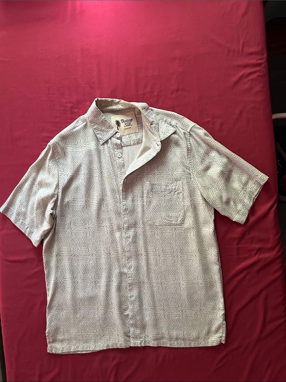 Vintage Men's Short Sleeve Button-Down Silk Shirt in Beige and Off-White